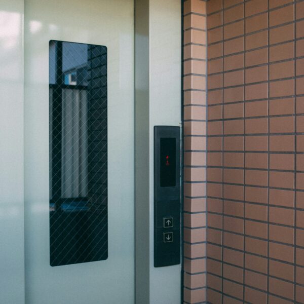 charlesdeluvio-U5-LdkPFzkk-unsplash